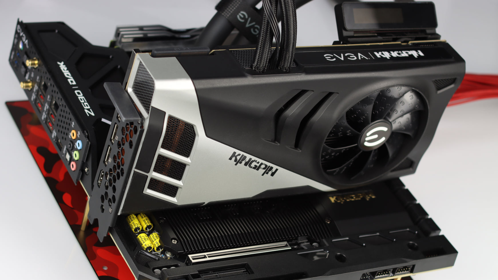 Wybrane modele GeForce RTX 3090 Ti z poborem mocy do 1200 W