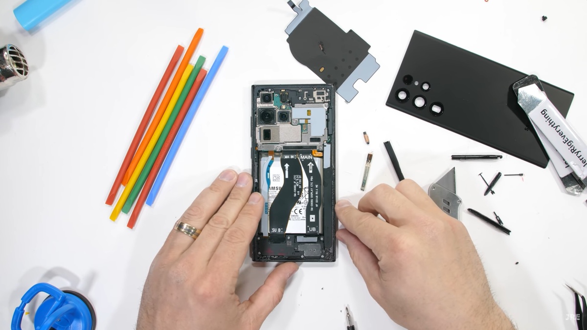 Samsung Galaxy S22 Ultra ujawnia swoje wnętrze