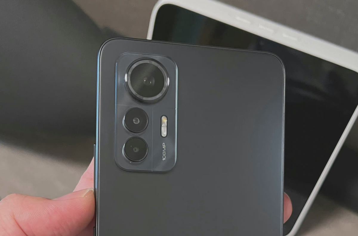 Xiaomi 12 Lite 5G na żywo. Ma aparat 108 Mpix i tak wygląda