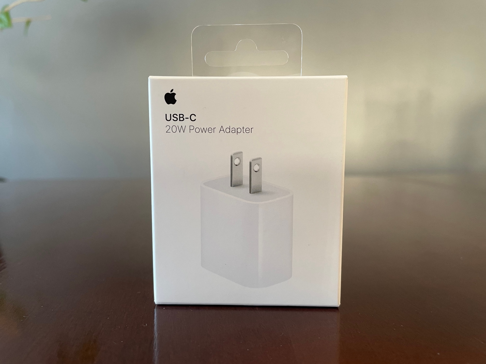 iPhone bez ładowarki w pudełku. Apple zapłaci 4,6 tys. zł klientowi