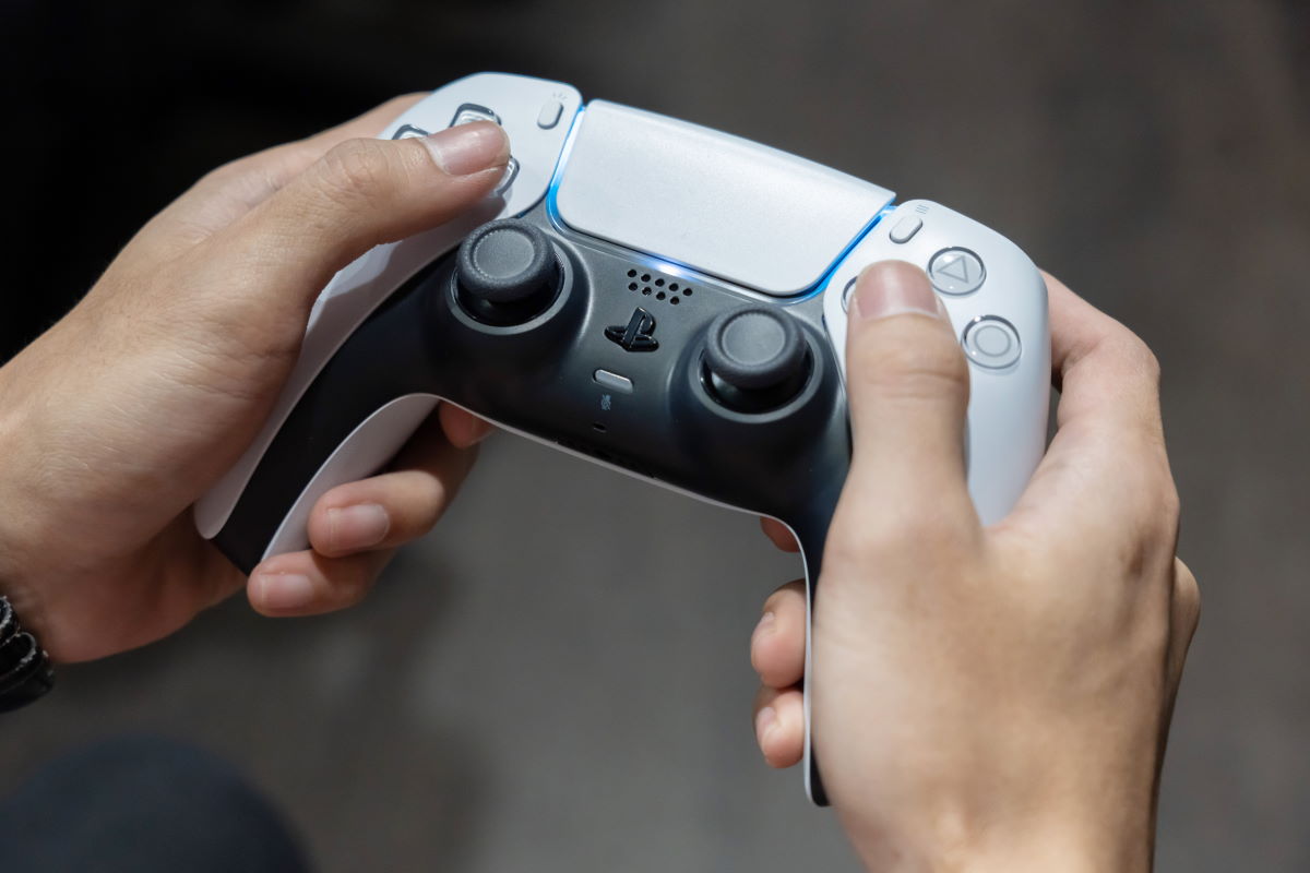 Pada DualSense do PlayStation 5 zaktualizujesz nawet bez konsoli