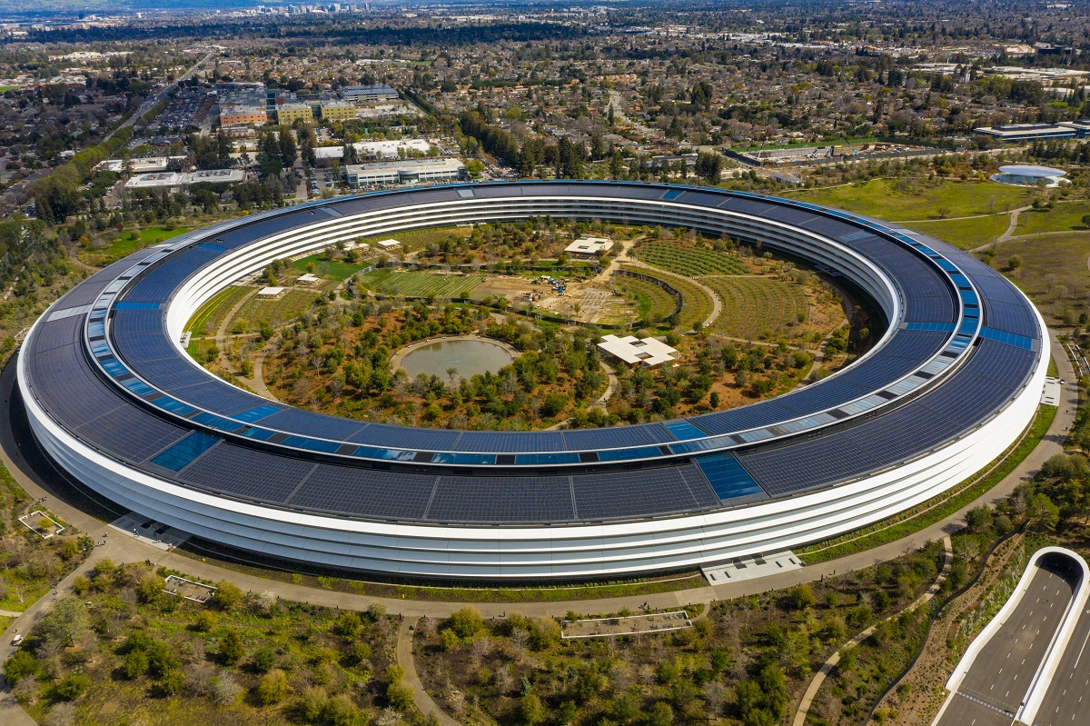 Pracownicy Apple'a kpią z pomysłu wracania do biura