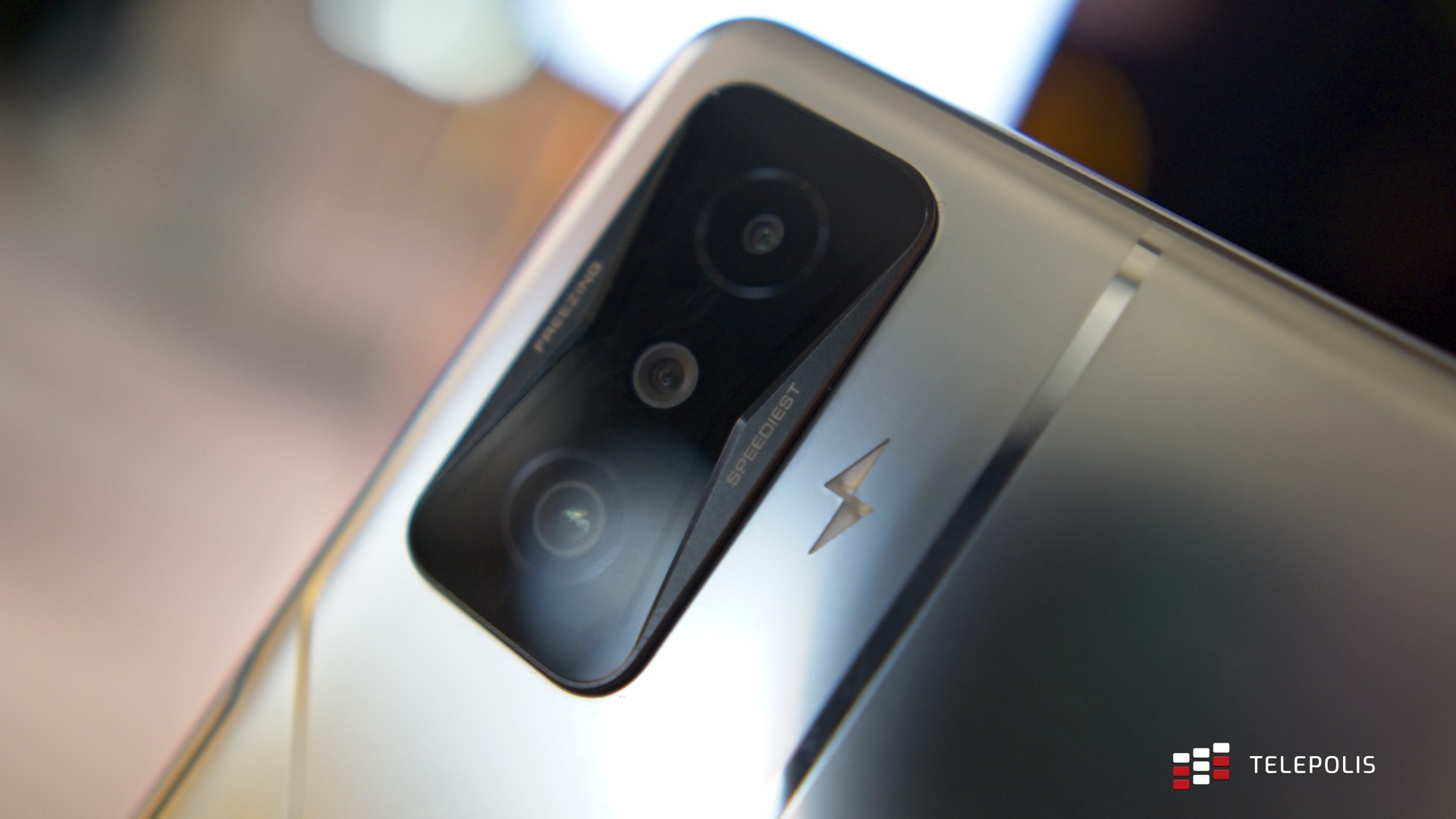 Potwór, nie smartfon! Xiaomi POCO F4 GT debiutuje w Polsce