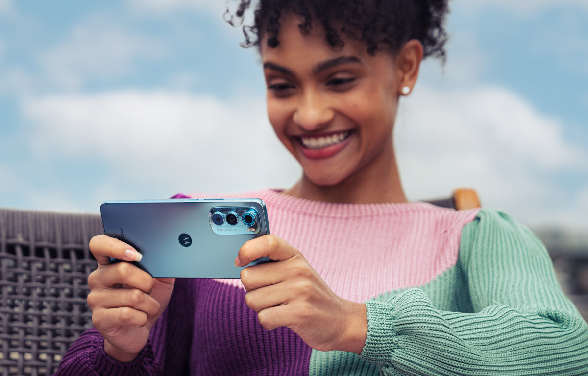 Motorola Edge 30 już jest w Polsce. Trzy warianty do wyboru, a jaka cena?