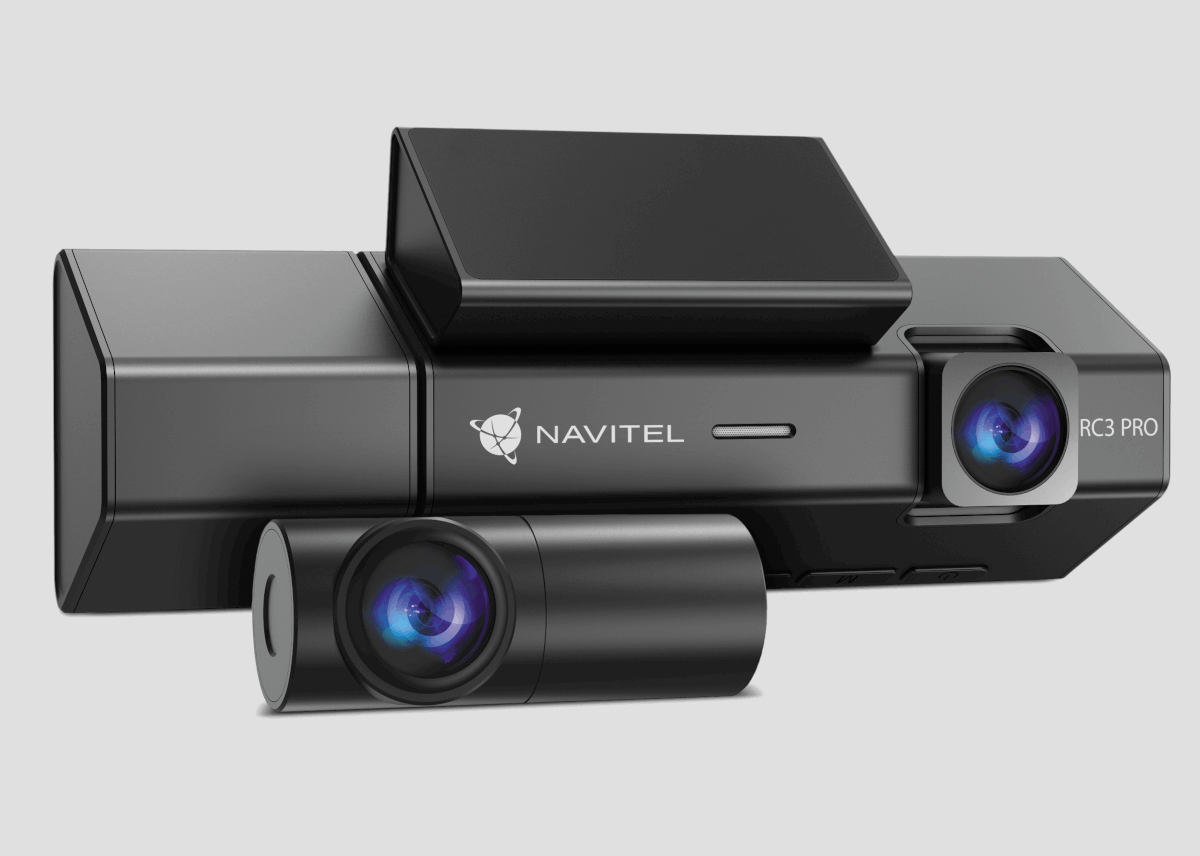 Rejestrator Navitel RC3 Pro ma trzy kamery. Po co aż tyle?