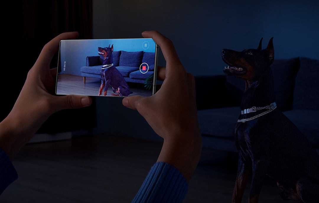 Smartfony ZTE Axon 40 ze sprzętowym szyfrowaniem i nowym aparatem podekranowym