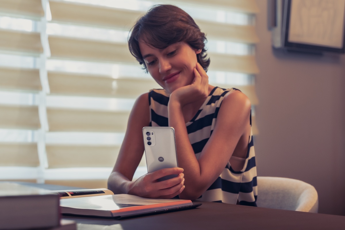 Motorola prezentuje smartfony Moto G82 5G i Moto E32s. Jakie ceny?