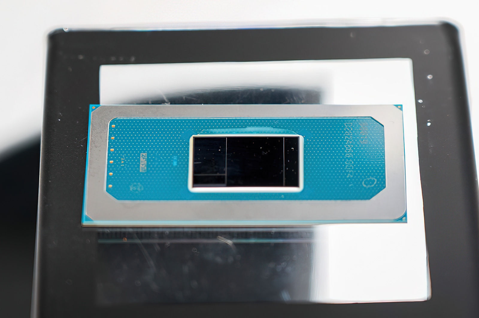 Intel Meteor Lake pozuje do zdjęć. Jak wygląda 14. generacja?