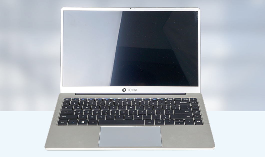 Rosja wprowadza swój pierwszy laptop. Wyszło niezdarnie
