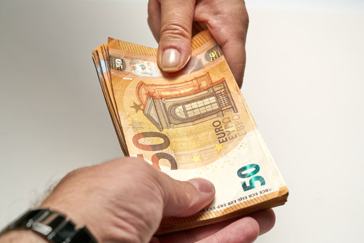 Cinkciarz.pl udostępnia wypłatę pożyczki na wielowalutową kartę fintechu