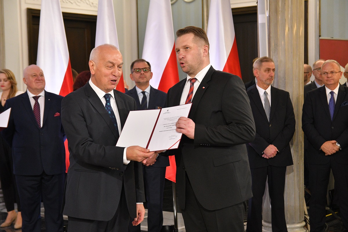 Ministerstwo Edukacji rozdaje gry komputerowe. Jest haczyk