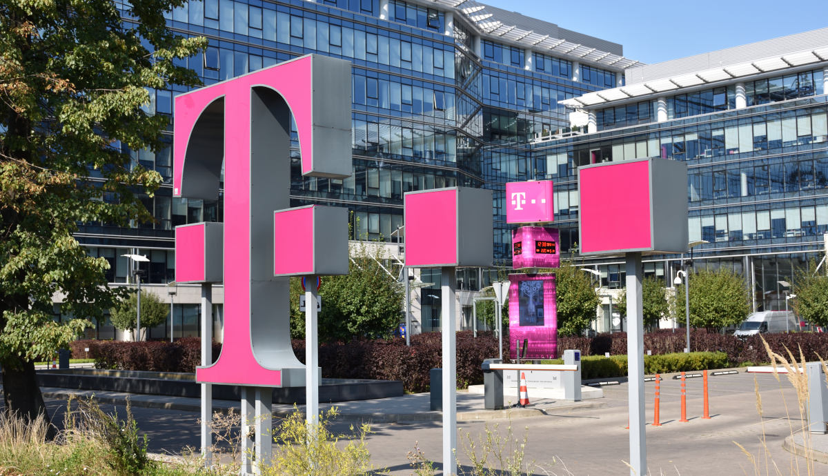 T-Mobile Polska z niezwykłą promocją. Pracuj, albo się bujaj