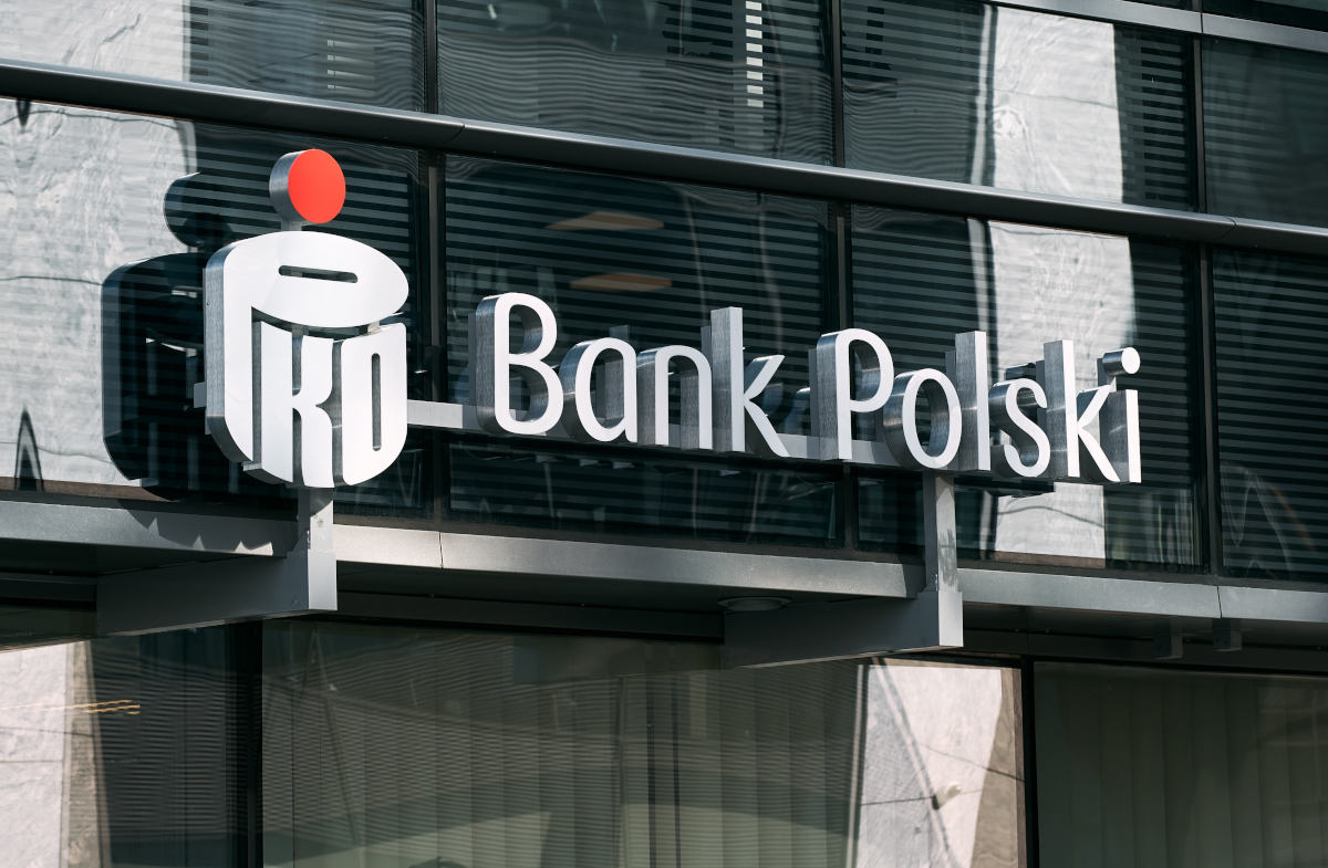 PKO BP stopniowo rezygnuje z ludzi. Dostrzegasz różnicę?