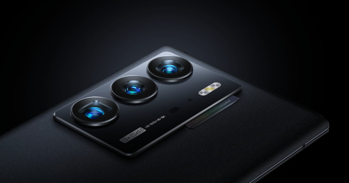 ZTE Axon 40 Ultra wkracza do Europy. Ma podekranowy aparat i flagową specyfikację