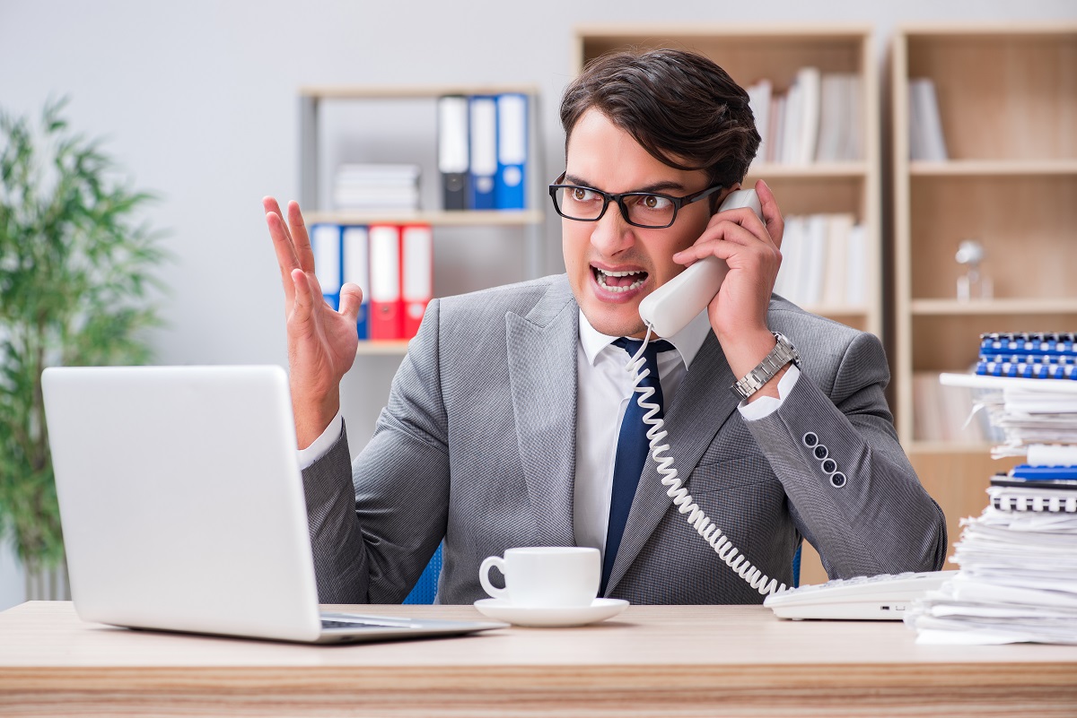 Koniec wiszenia na telefonie. Nie cackają się z infoliniami