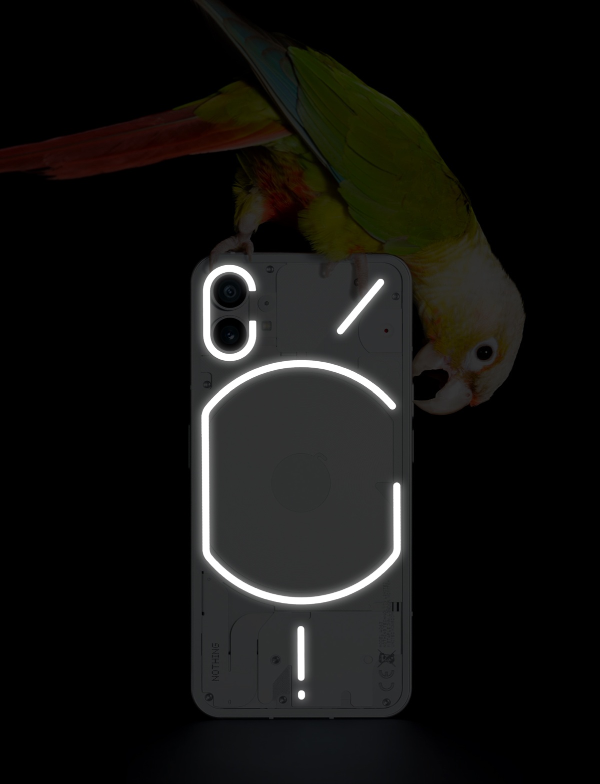 Nothing Phone (1) ze świecącymi paskami z tyłu. Premiera za miesiąc