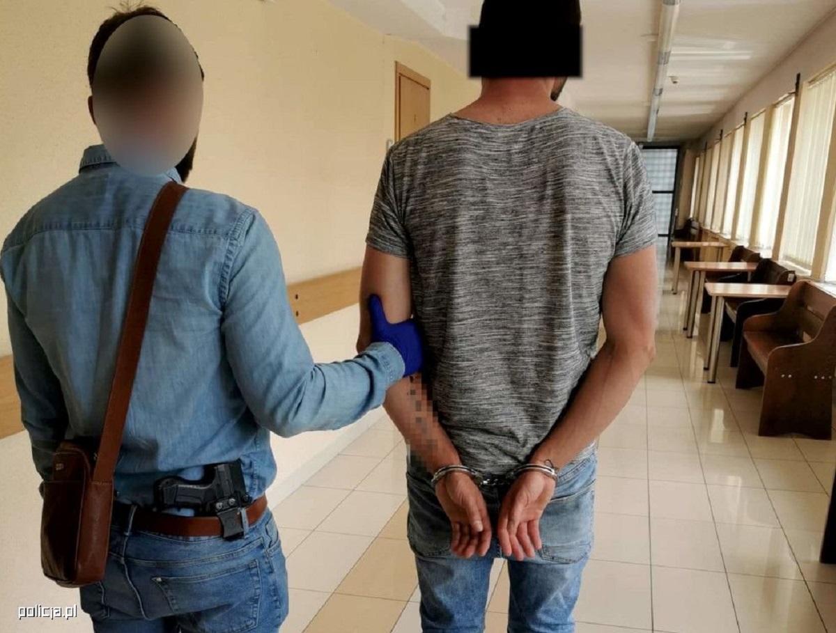 Dzwonił z nieznanego numeru. Szybko zapukała policja