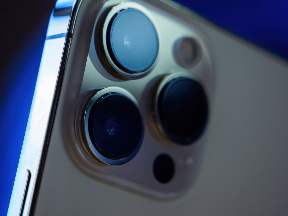Tylko iPhone 15 Pro Max dostanie teleobiektyw peryskopowy
