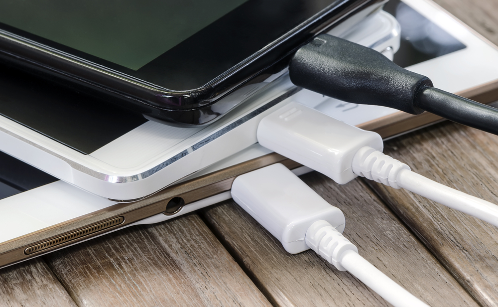 Smartfon bez ładowania. Naukowiec przedstawia odważną wizję