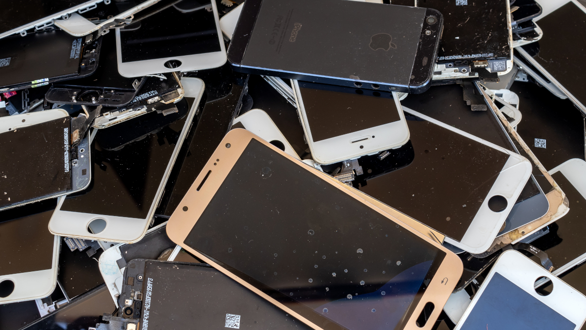 Polacy mają za dużo smartfonów. Dokładnie o 30 milionów za dużo