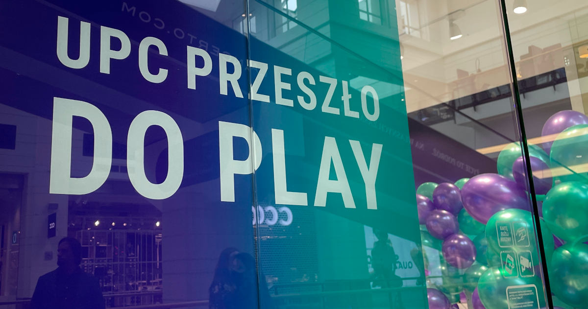 Play i UPC: nowe promocje na internet i TV. Specjalna oferta za 1 zł dla kibiców