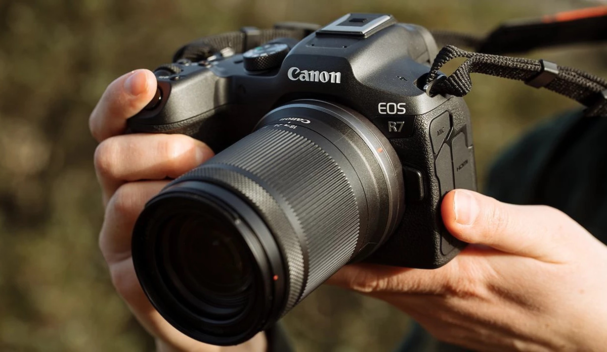 Mały może więcej! Sprawdziłem aparat Canon EOS R7