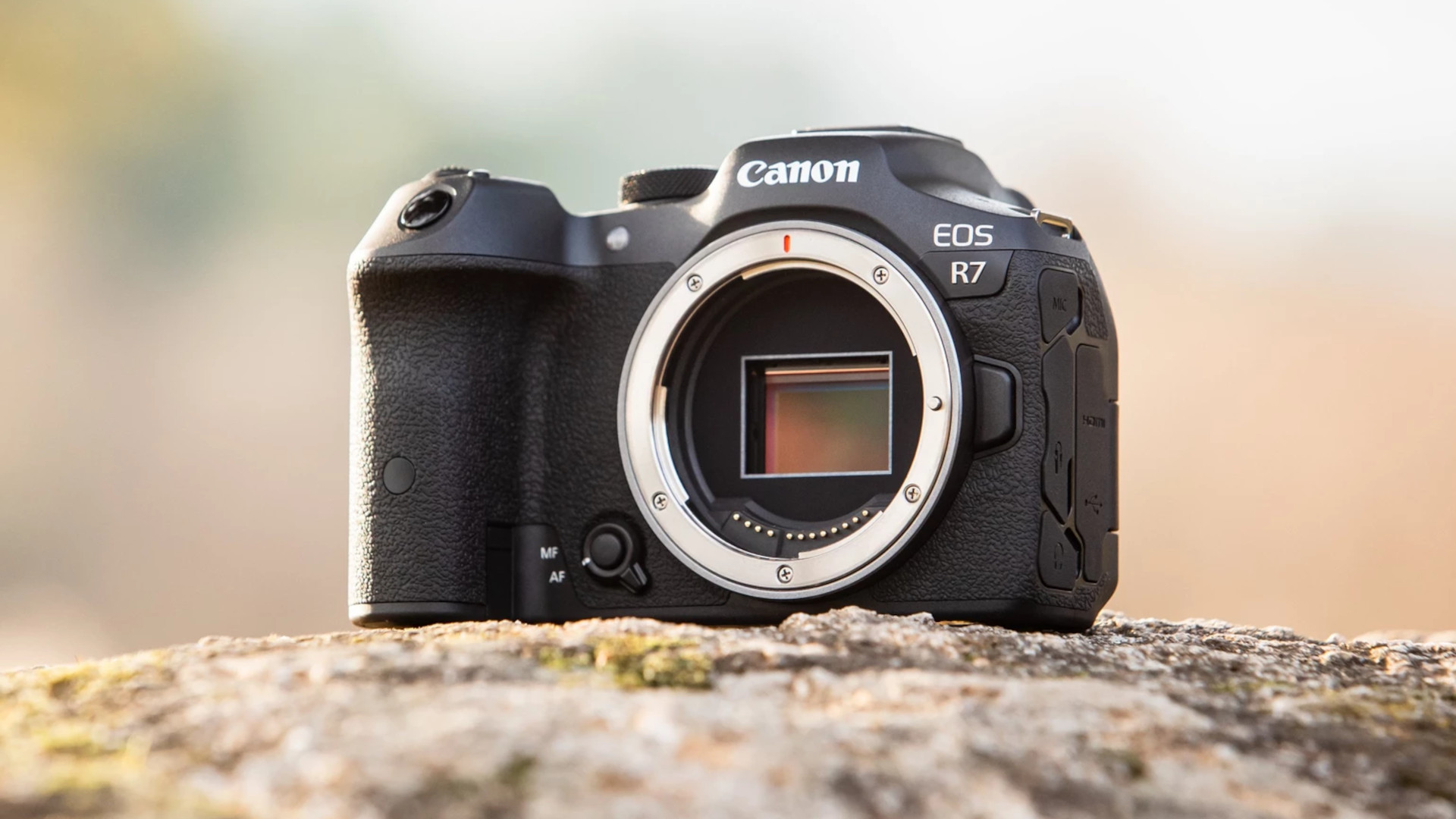 Mały może więcej! Sprawdziłem aparat Canon EOS R7