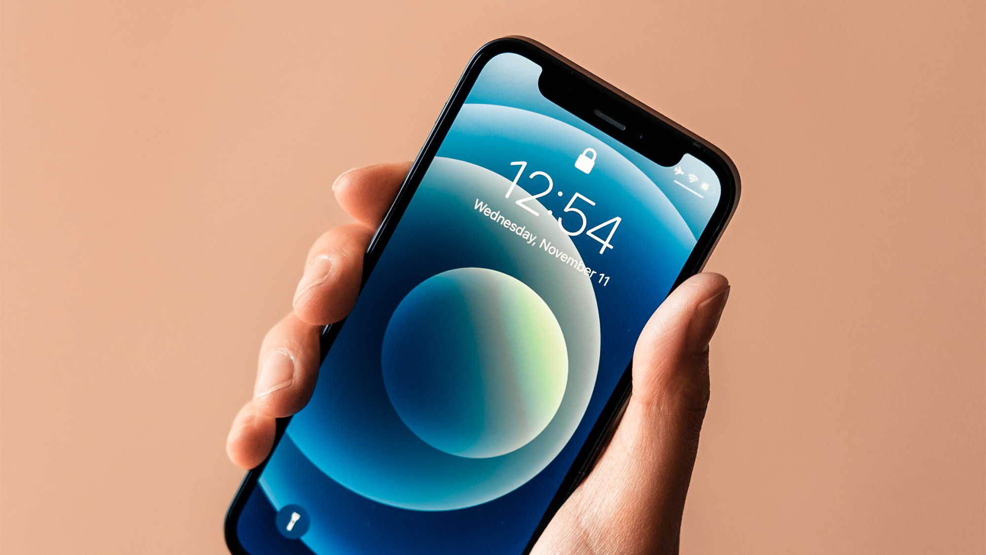 Apple nawija nam makaron na uszy. Tej dziury łatać nie zamierza