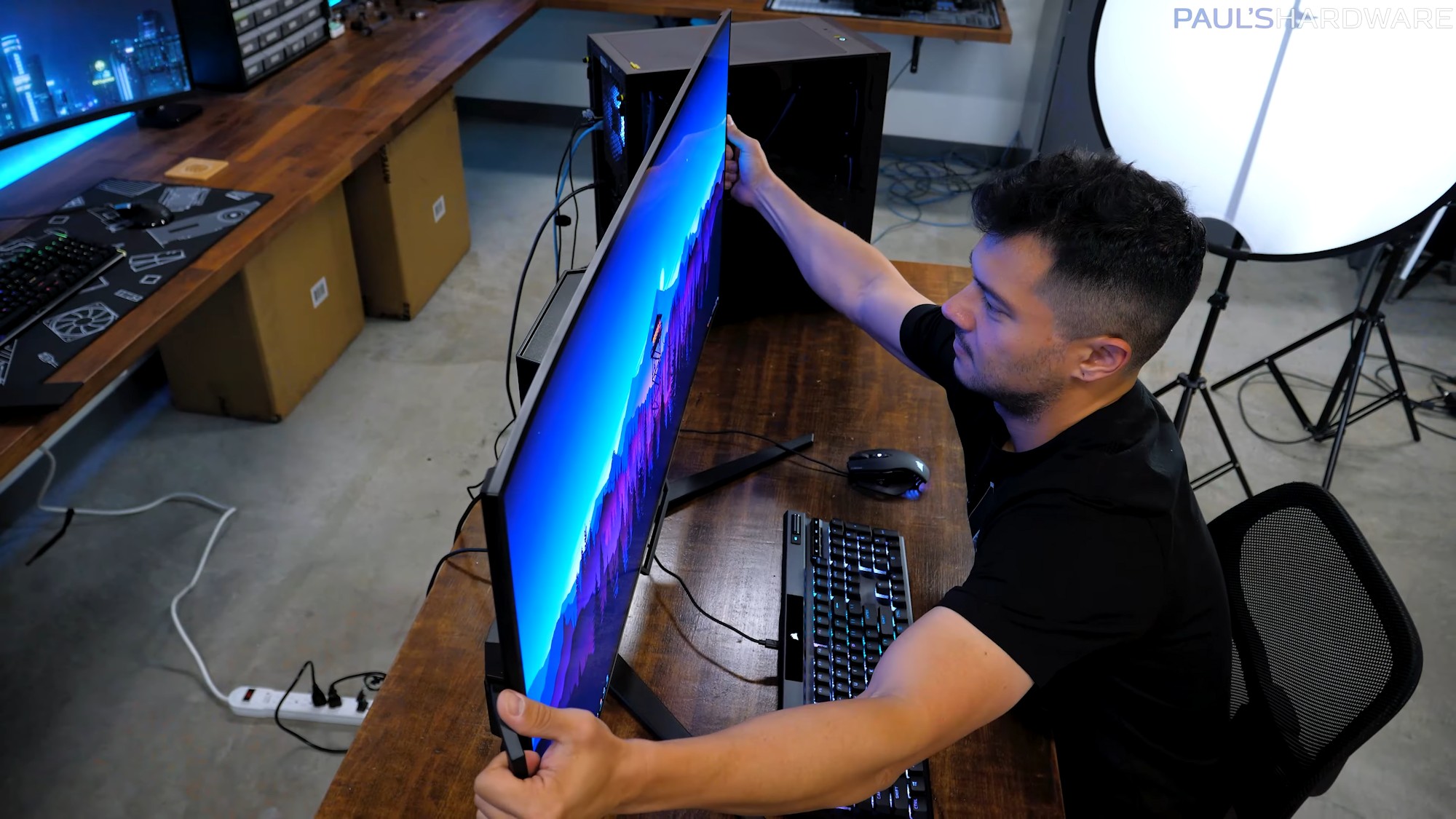 Corsair Xeneon Flex to wyjątkowy, zginany monitor OLED dla graczy