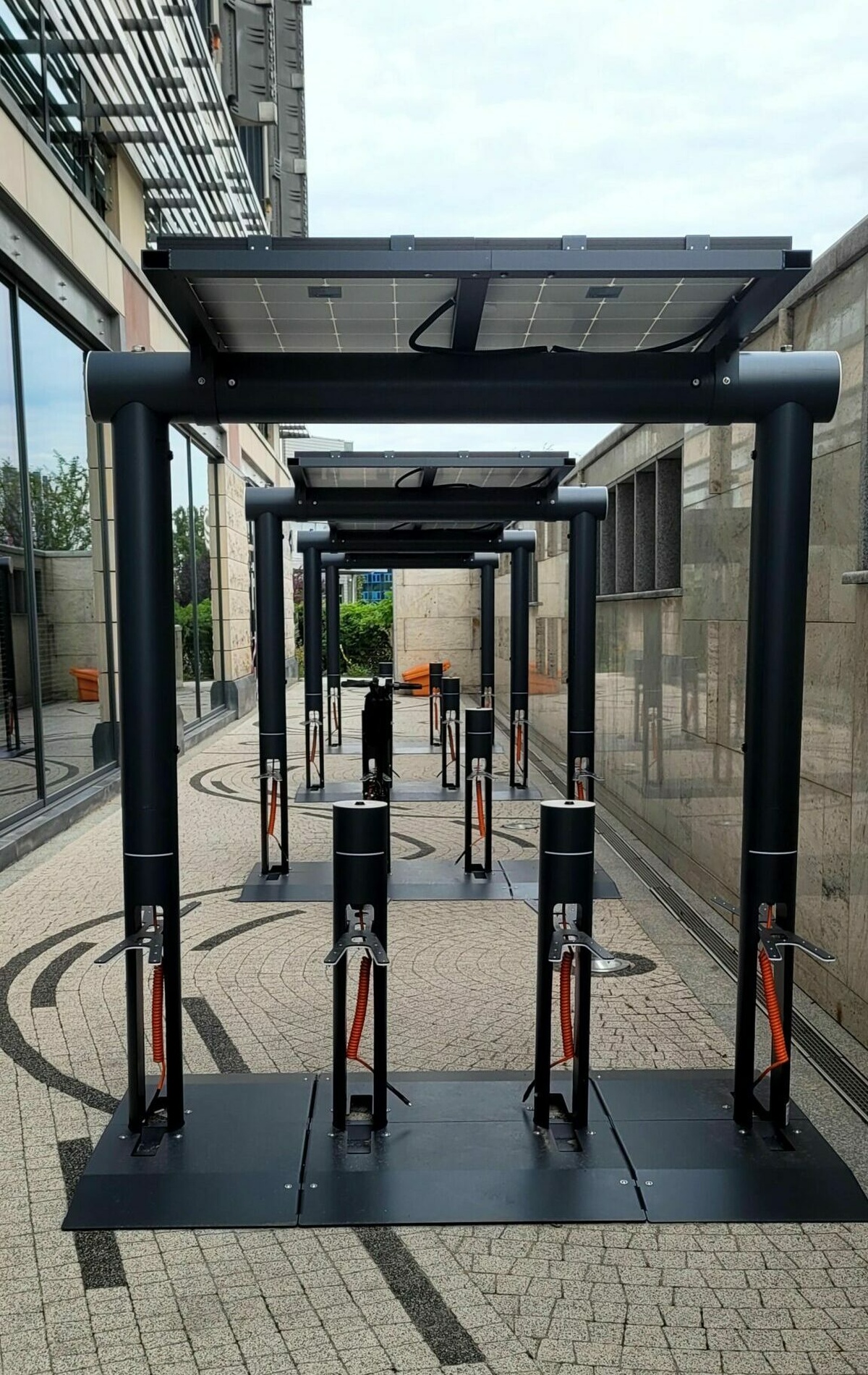 Orange stawia na zieloną energię. Ładuje tak telefony i hulajnogi