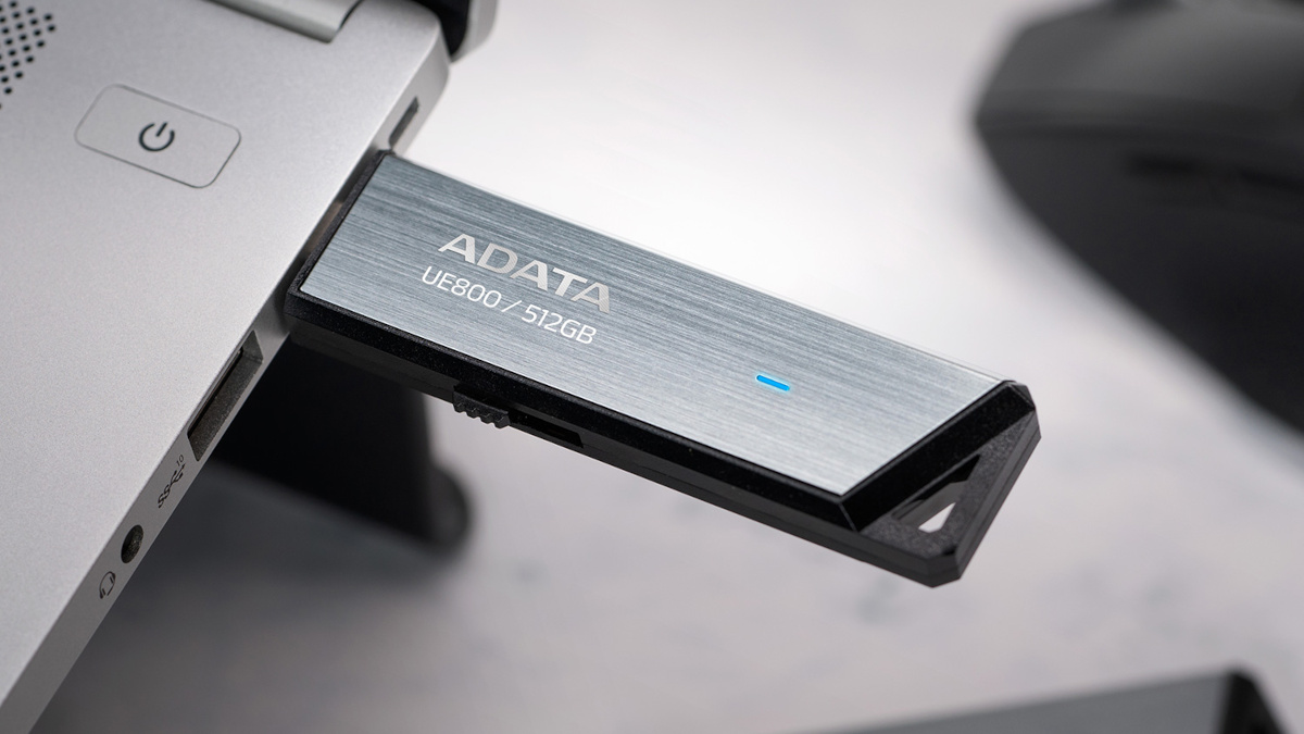 ADATA UE800 to nowoczesny i szalenie szybki pendrive