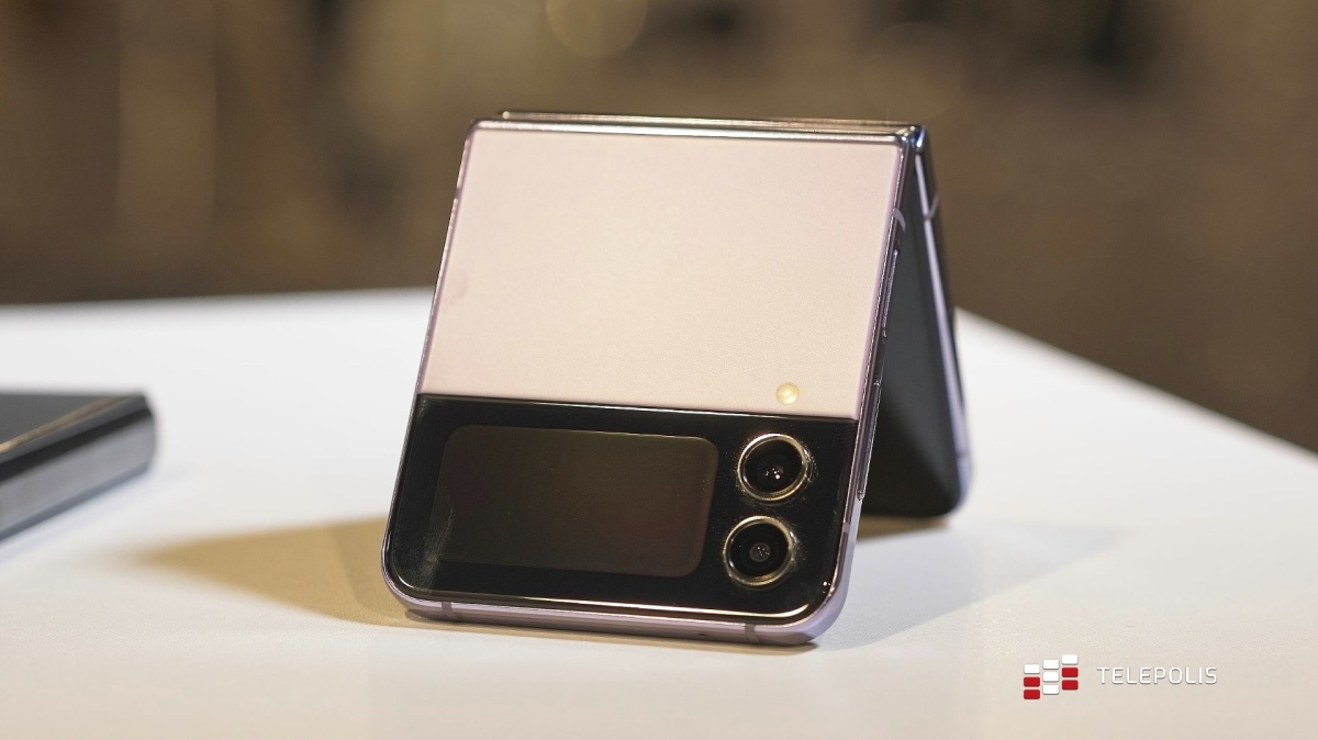 Kup Samsunga Galaxy Z Flip4 w T-Mobile, a 6 rat dostaniesz gratis