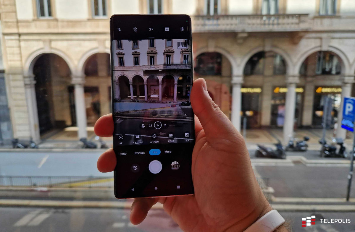 Motorola Edge 30 Ultra z aparatem 200 Mpix w Polsce. Mocna promocja na start