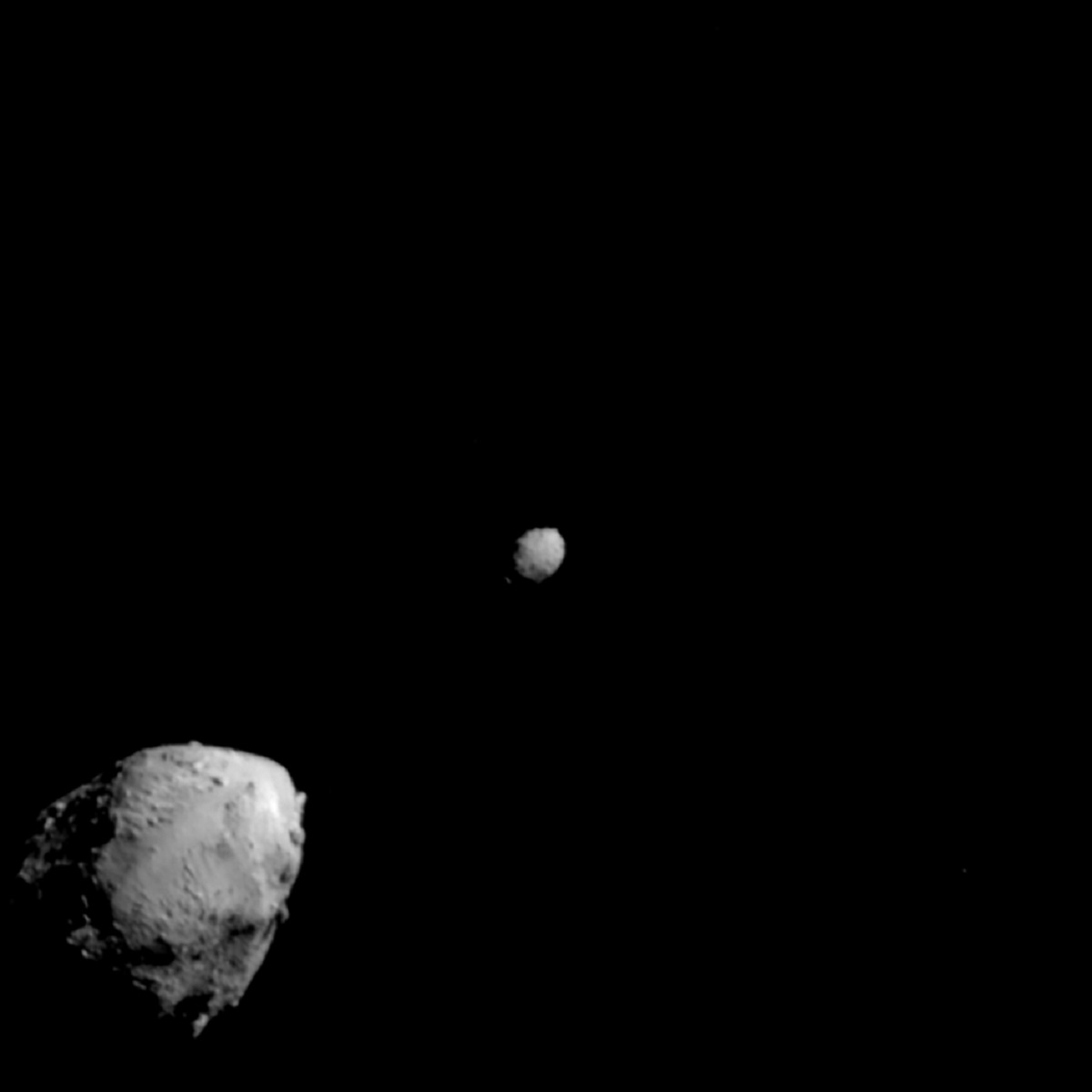Sukces misji DART. NASA udostępnia zdjęcia powierzchni asteroidy