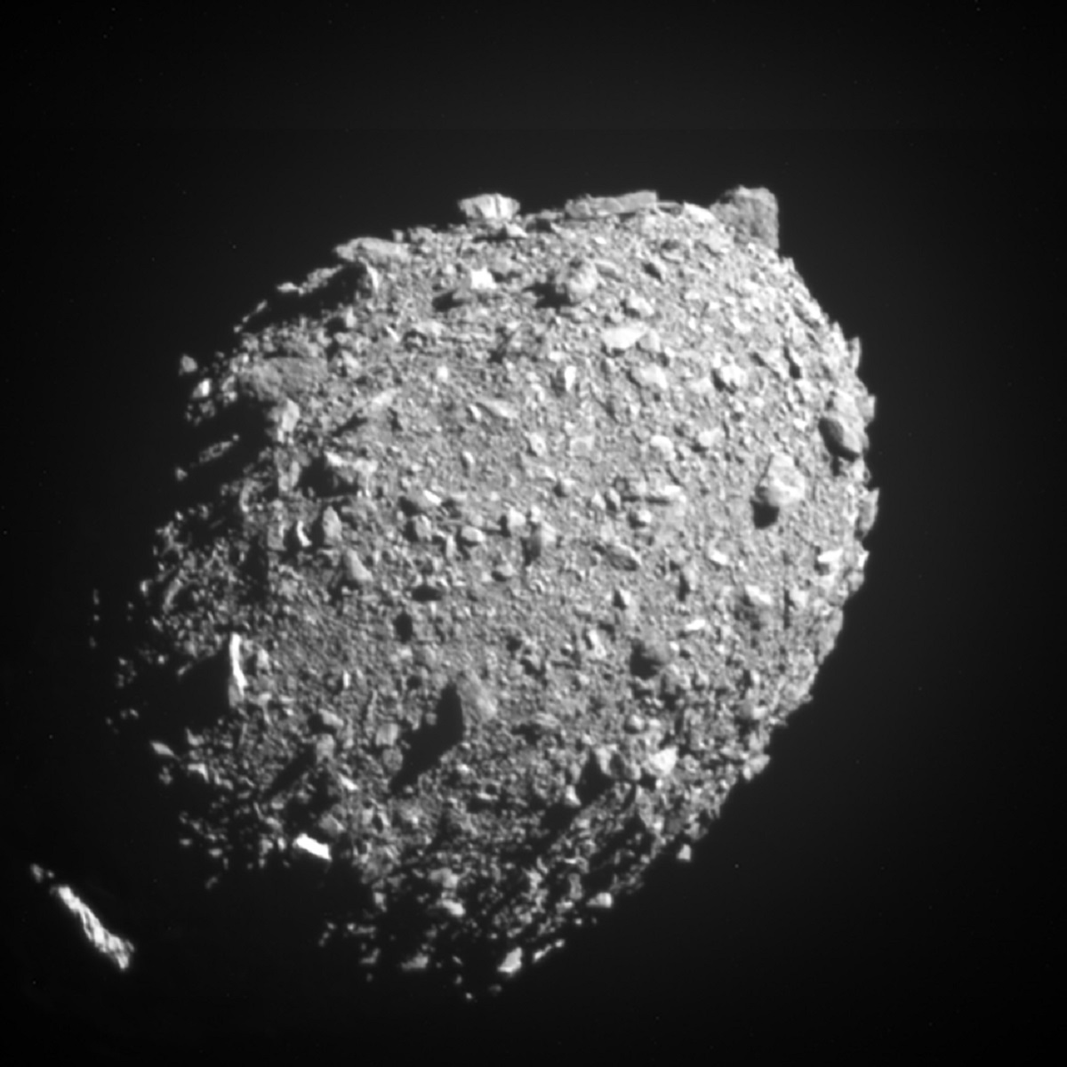 Sukces misji DART. NASA udostępnia zdjęcia powierzchni asteroidy