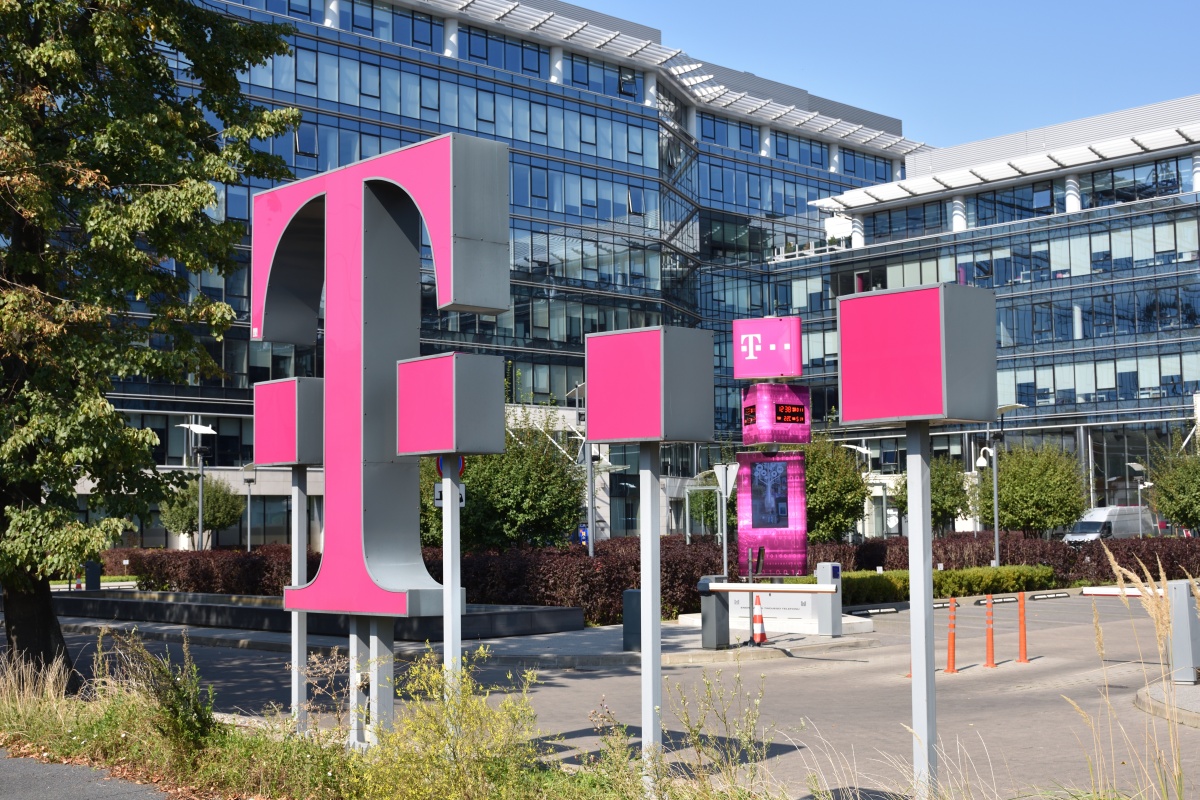 T-Mobile ma dla firm ofertę bez limitów i Galaxy S22 w dobrej cenie