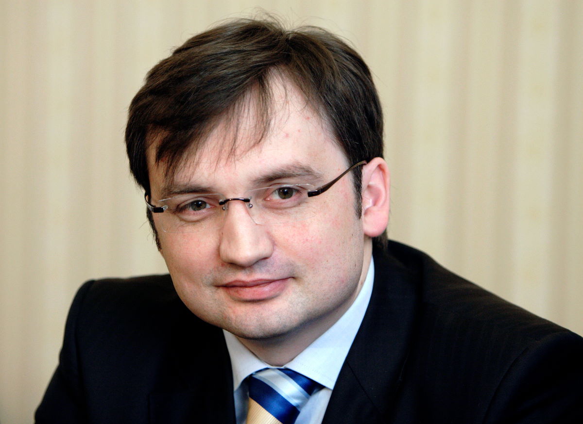 Pegasus znów zbiera żniwo, w tle warszawski ratusz