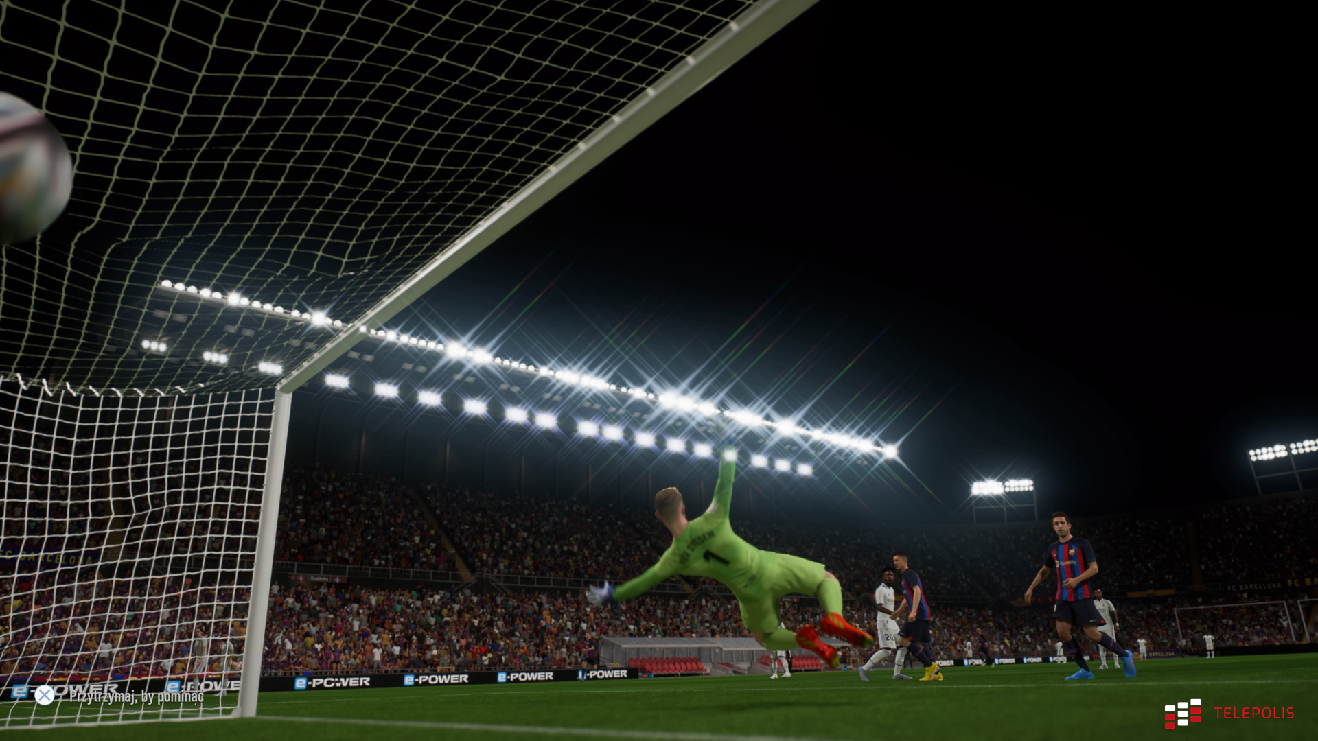 FIFA 23 - recenzja gry. Nie takie kopanie po czole, chyba że masz PC