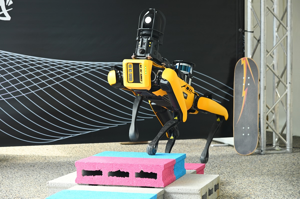 Boston Dynamics z odważną inicjatywą. "Nie" dla uzbrajania robotów