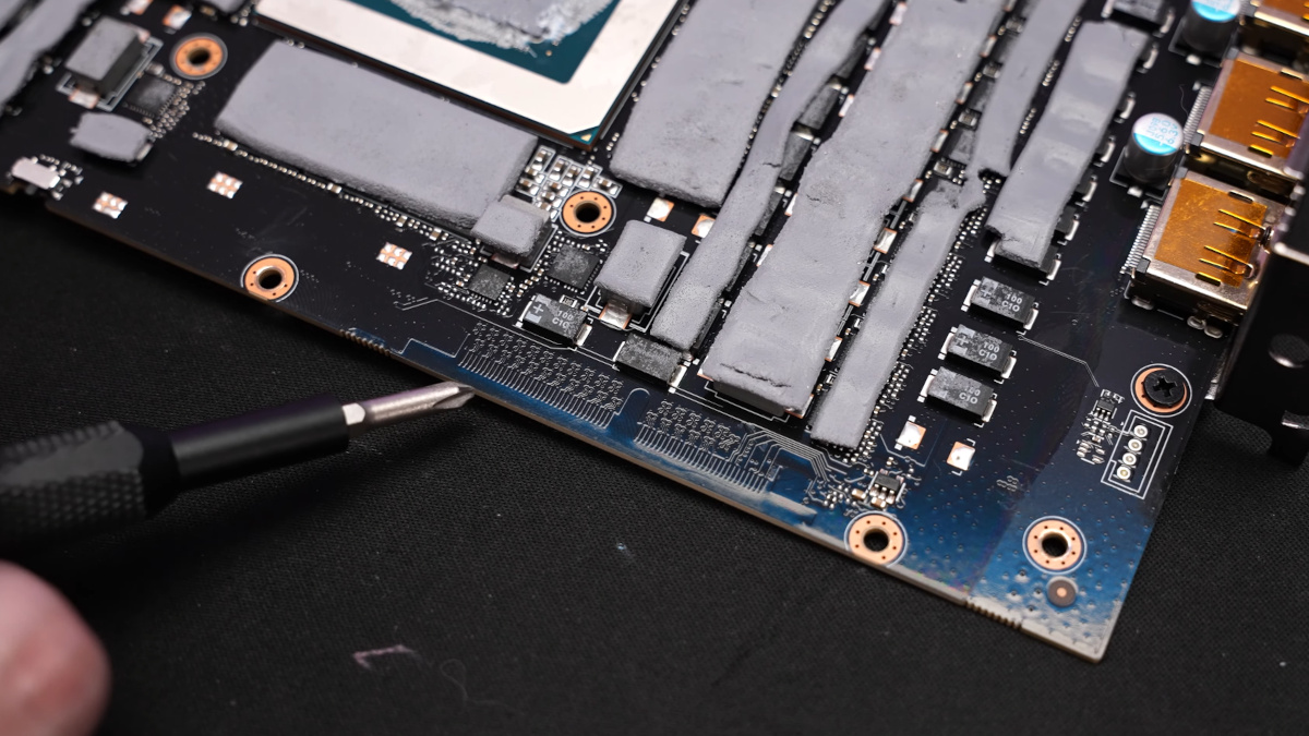 Wybrane karty GeForce RTX 4090 skrywają pewną tajemnice