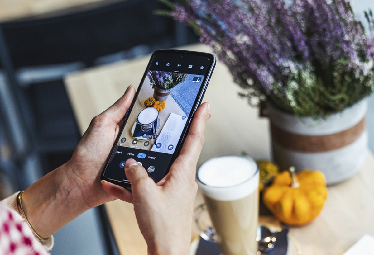 Motorola RAZR 2022 wchodzi do Polski. Jest drogo