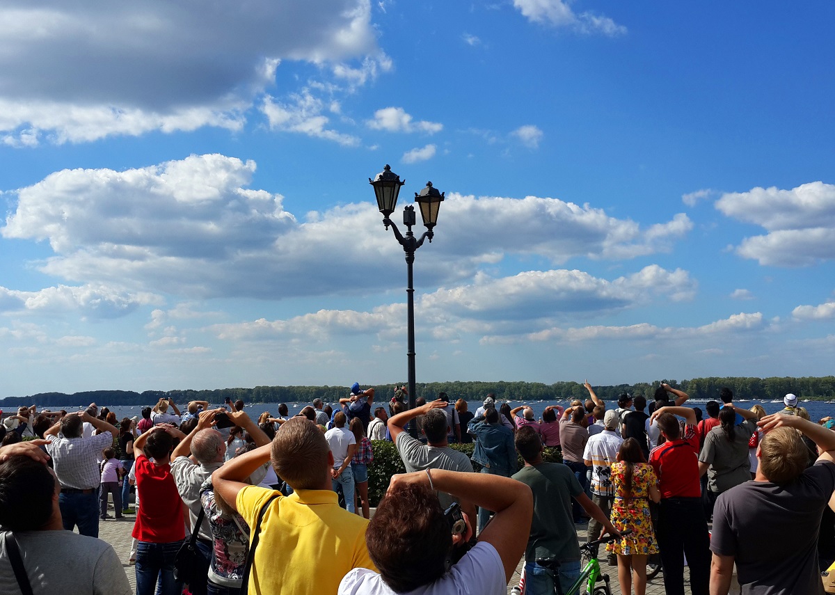 Jak wygląda "uśmiech" Słońca? NASA pokazuje niezwykłą fotografię