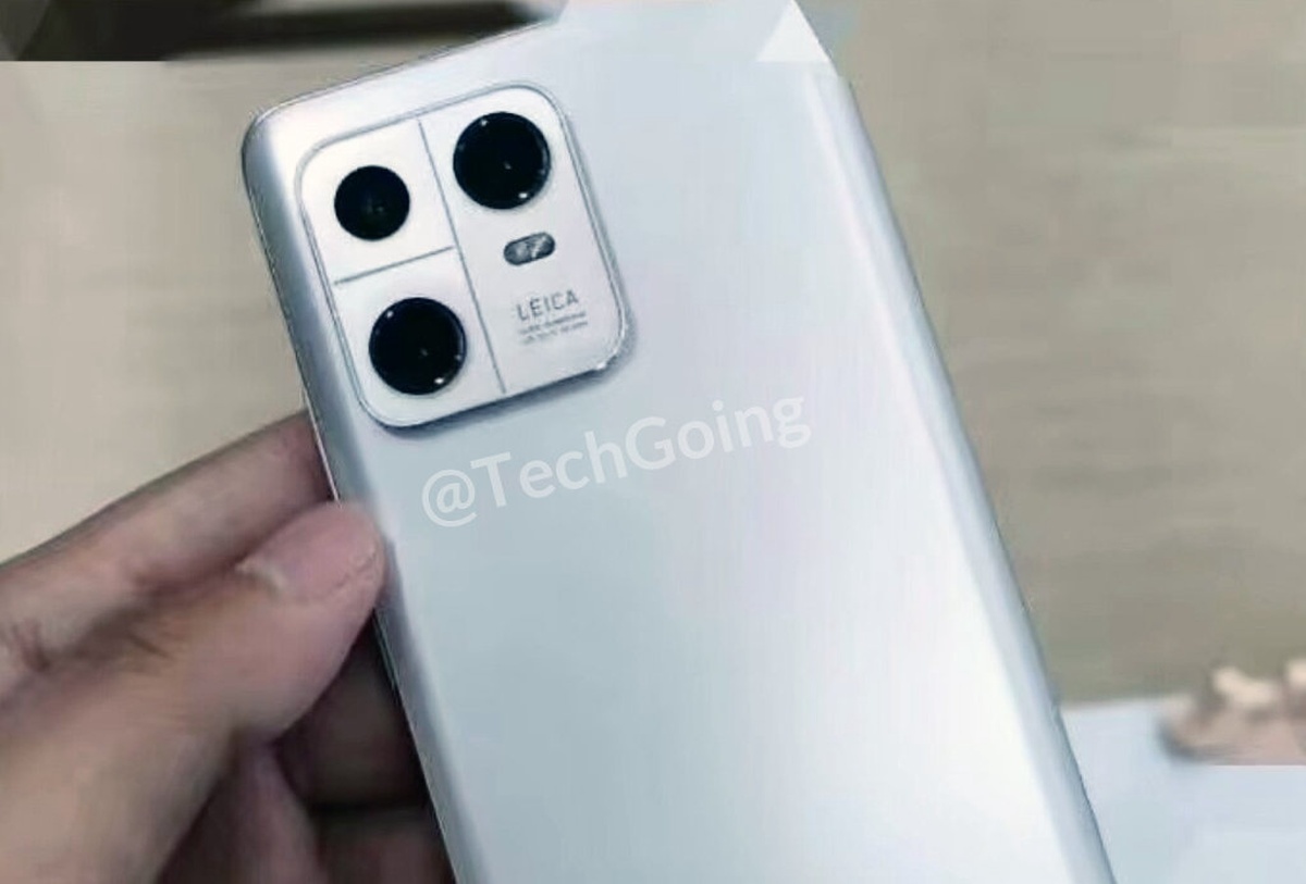 Srebrny Xiaomi 13 Pro na pierwszym zdjęciu