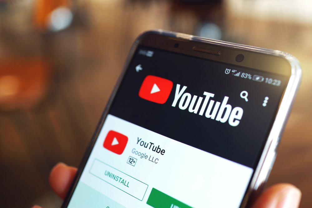 YouTube bardzo chce, by za niego płacić. Wymusi to