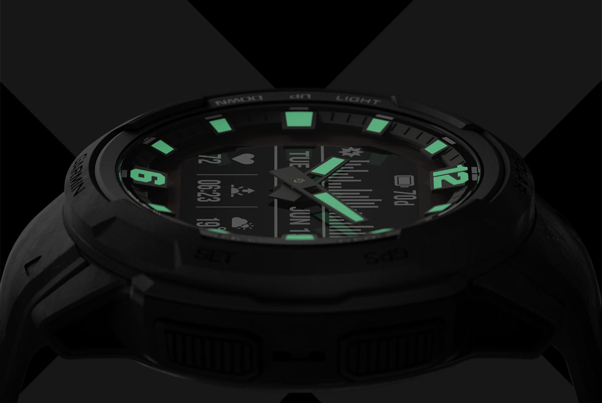 Garmin Instinct Crossover to hybrydowy smartwatch z fluorescencyjnymi wskazówkami