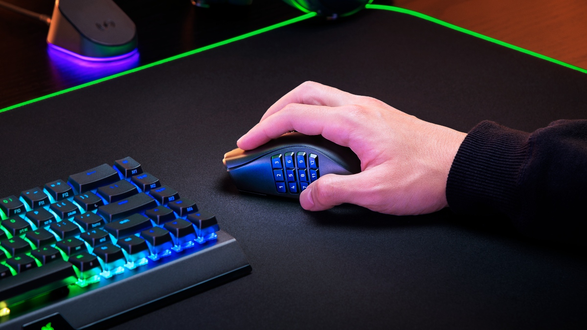 Razer Naga V2 Pro to myszka dla największych fanów gier MMO