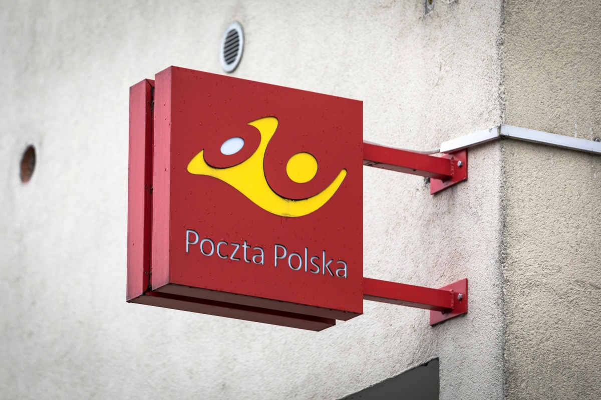 Poczta Polska wysyła klientów do Żabki. Jest w tym sens