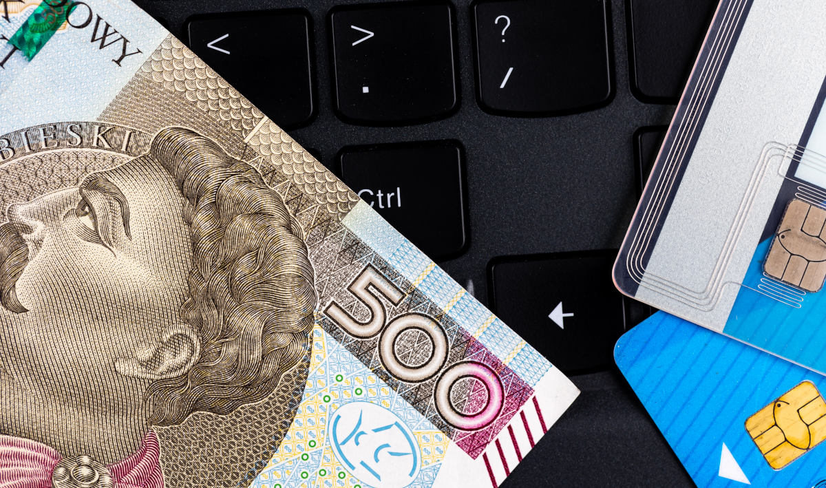 Polacy przegrywają z botami. Dane 100 tysięcy osób do kupienia