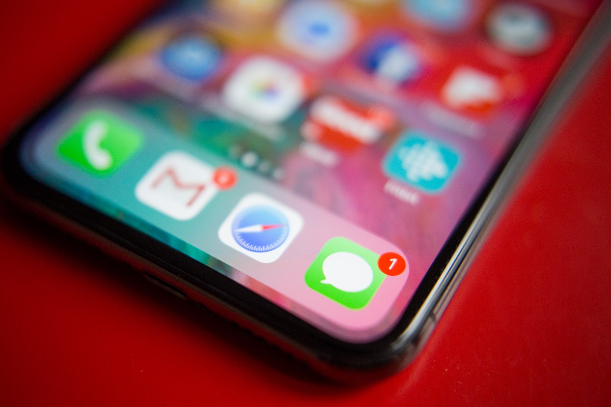 Podsłuchana rozmowa? iPhone na to nie pozwoli