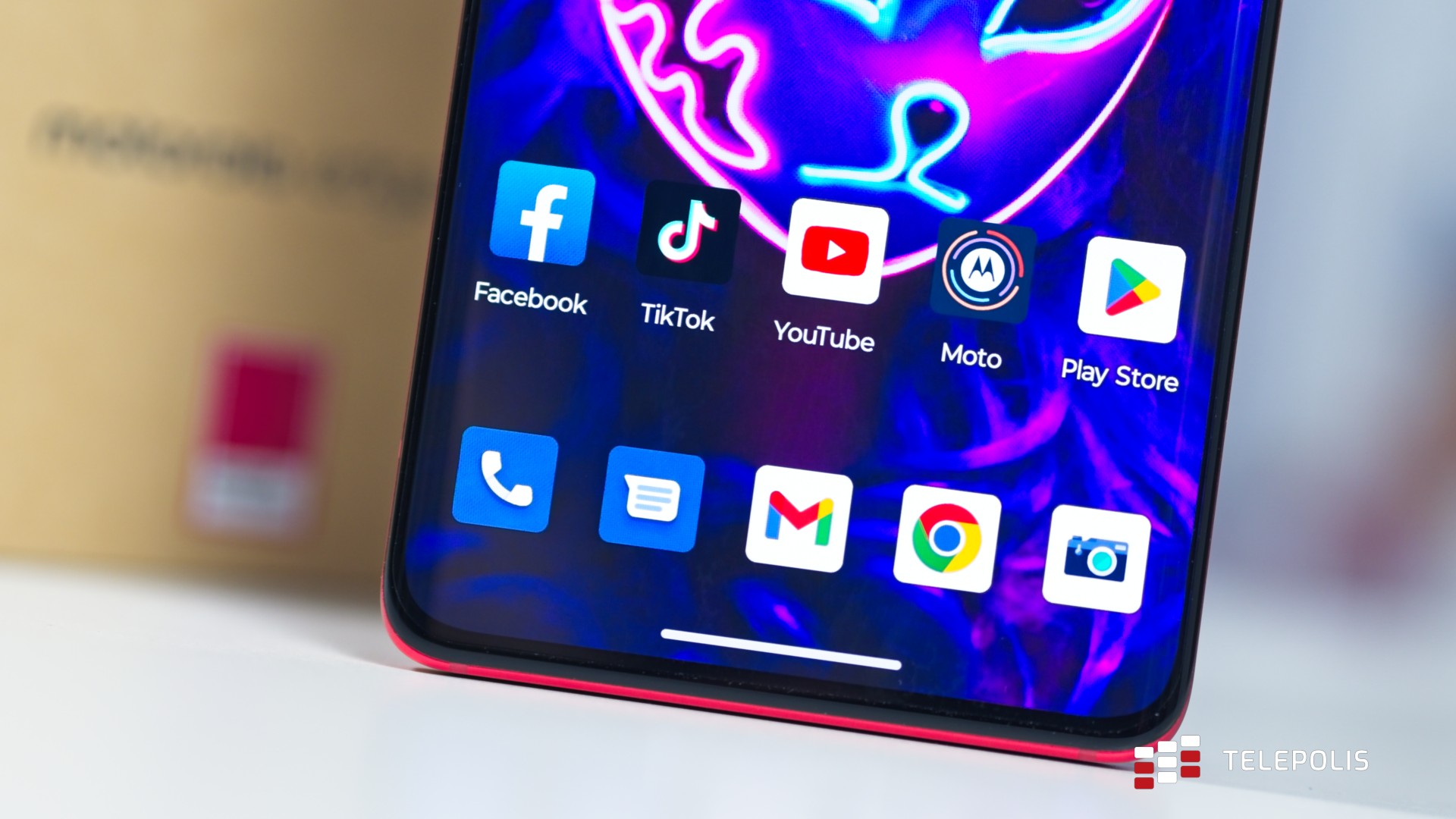 Szary i nudny? Nigdy więcej! Ten smartfon może być taki jak Ty